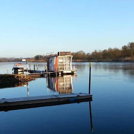 Hausboot Havelboot, Boot Fahren Und Wohnen In Einzigartiger Natur Im Havelland Botel Rathenow