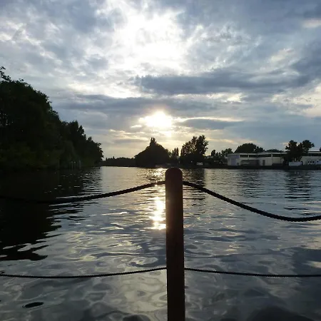 Hausboot Havelboot, Boot Fahren Und Wohnen In Einzigartiger Natur Im Havelland Rathenow