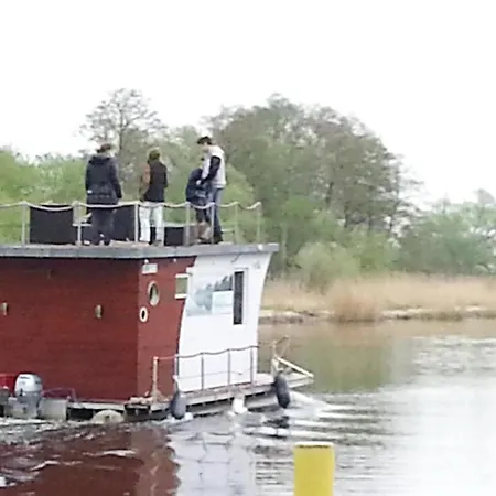 Botel Hausboot Havelboot, Boot Fahren Und Wohnen In Einzigartiger Natur Im Havelland Rathenow