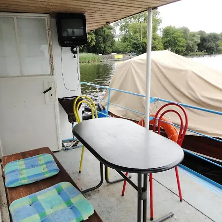 Hausboot Havelboot, Boot Fahren Und Wohnen In Einzigartiger Natur Im Havelland Botel *