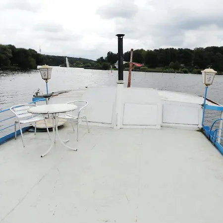 Hausboot Havelboot, Boot Fahren Und Wohnen In Einzigartiger Natur Im Havelland