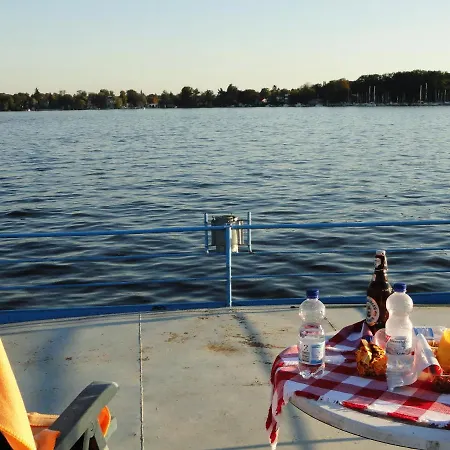 Hausboot Havelboot, Boot Fahren Und Wohnen In Einzigartiger Natur Im Havelland