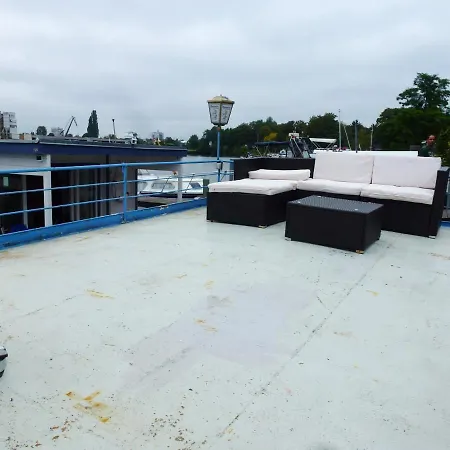 Hausboot Havelboot, Boot Fahren Und Wohnen In Einzigartiger Natur Im Havelland Botel *