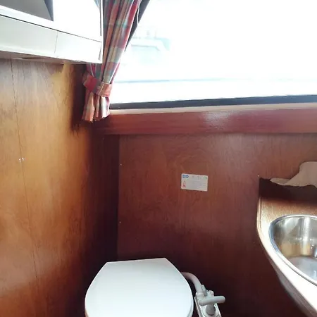 Hausboot Havelboot, Boot Fahren Und Wohnen In Einzigartiger Natur Im Havelland *