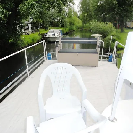 Hausboot Havelboot, Boot Fahren Und Wohnen In Einzigartiger Natur Im Havelland Botel