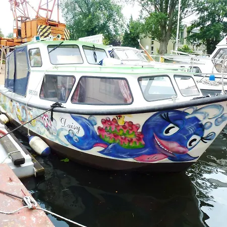 Hausboot Havelboot, Boot Fahren Und Wohnen In Einzigartiger Natur Im Havelland