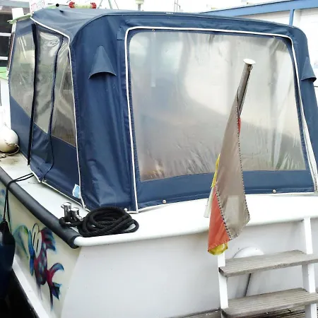 Hausboot Havelboot, Boot Fahren Und Wohnen In Einzigartiger Natur Im Havelland Botel