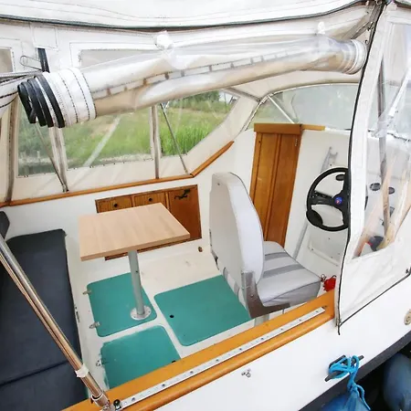 Hausboot Havelboot, Boot Fahren Und Wohnen In Einzigartiger Natur Im Havelland Botel *