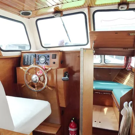 Botel Hausboot Havelboot, Boot Fahren Und Wohnen In Einzigartiger Natur Im Havelland Rathenow