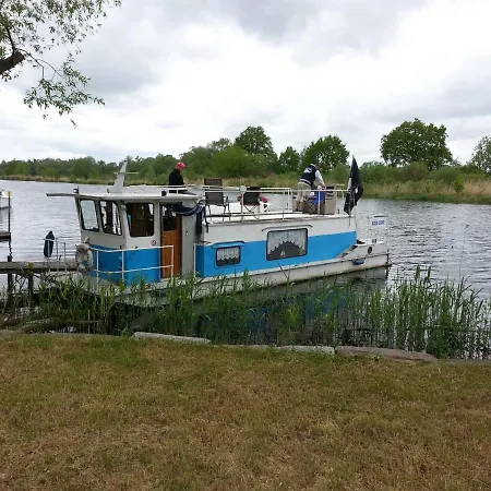Hausboot Havelboot, Boot Fahren Und Wohnen In Einzigartiger Natur Im Havelland Botel Rathenow