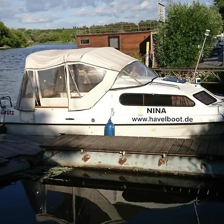Hausboot Havelboot, Boot Fahren Und Wohnen In Einzigartiger Natur Im Havelland Botel