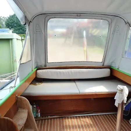 Botel Hausboot Havelboot, Boot Fahren Und Wohnen In Einzigartiger Natur Im Havelland *