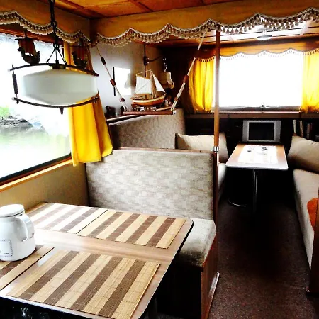 Botel Hausboot Havelboot, Boot Fahren Und Wohnen In Einzigartiger Natur Im Havelland Rathenow